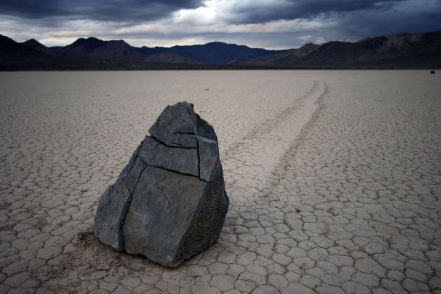 Sailing stones